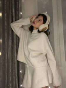 LouiseChavez Snow me Pic 2