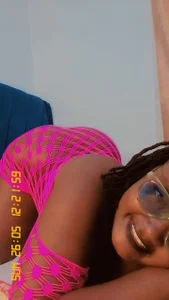 Hot_Montel Public টি ছবি