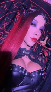 Depresion_Black Look at a vampire Pic
