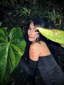 outside in a hot nigth od Rouse_Monroe  4 snímek