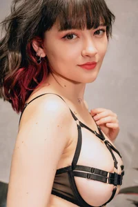 Emily_amaura I'm sorry about the hot days, Emily is feeling fiery.🤭 Poză 3