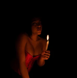 JuliCorrea_ebony latina dinner with wine Bild 4