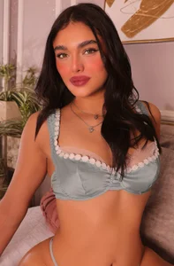 Angela_Reed Public Pic 2