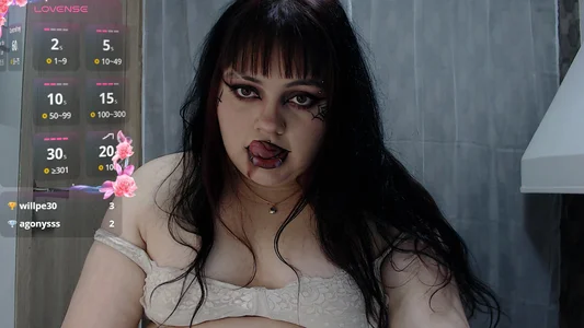 anishasanchezcm101: vampire ( фото)