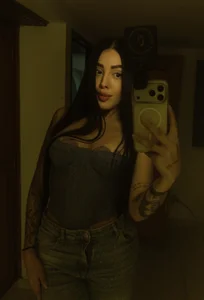 alice_millions Feeling pretty today. 🦋 Pic