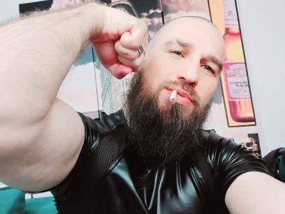 ArmandoSteel4u I am here for you! Domination, cum, smoke, leather or any other fantasy just ask! 사진 2