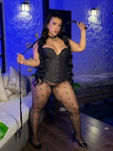 LeahLombardi_ Greet your lady Fotka