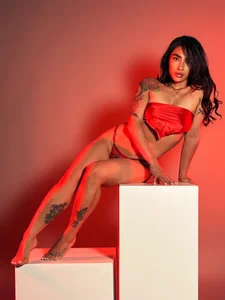Leamonroe__ Red passion, fire skin. Nothing more matters. Pic 5