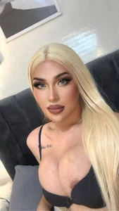 Your Queen de Your_Majesty_Tyra  8 Imagens