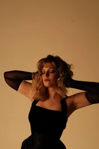 Lady in black de dominyantrix  Imagens