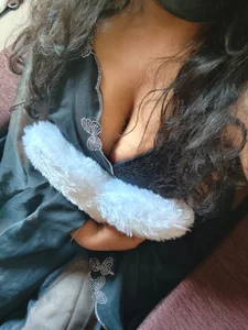 CuteHollder300 Love me Pic