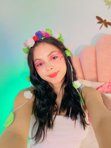 Paula_Teen_ Public Pic 3