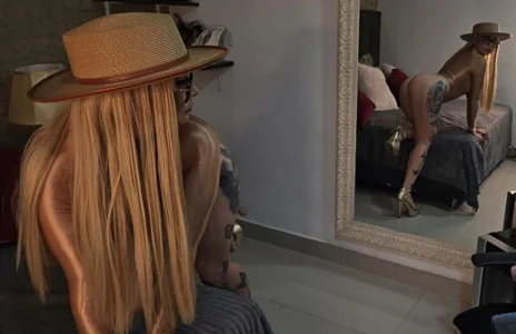 CandieGilson__のBeautiful ladyの 3枚の写真