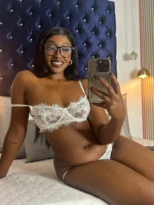 YallianaBrooks: Sexy lingierie 🤍 ( 6 фото)
