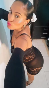 AdelaHaneixのOne of my favorite colors is black ❤️の枚の写真