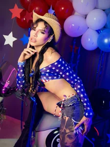 ISABELLAXDOLL kullanıcısının Red Lips, Blue Jeans albümü -  2 fotoğraf