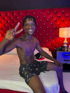 SkylerBigxxx Public Pic 5