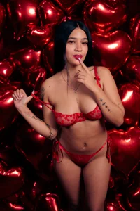 laura_rouse7: My valentine, you are your love ♥️🎁 ( 3 фото)