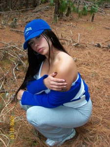 meli_ortiz_DOING HIKING🥵 Bild 4