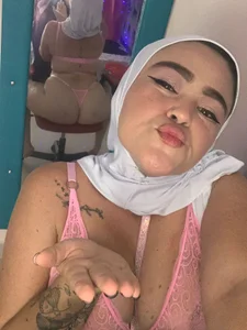 MarianFadel: Between lights, lace and skin... my most naughty part hides 🔥🥵 ( 3 фото)