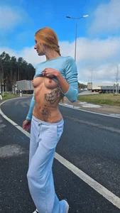 LessiaMia: Titten raus ( 3 фото)