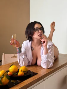 EvaCanton Shall we continue on the kitchen table? 🍹 Immagine  2