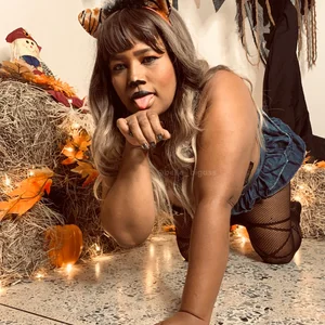 Belle_BrunetteのHappy Halloween 😈🧡🖤の 2枚の写真