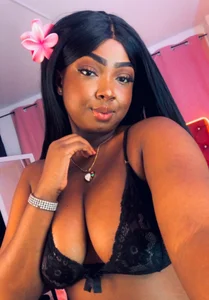 Brittanyjhons_ Black 圖片 3