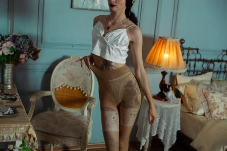 Queen_of_tease Boudoir Pic 6