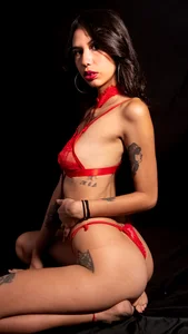 Lunamistyc My skin is a poem that only a few know how to read. 💋📖 Immagine  3