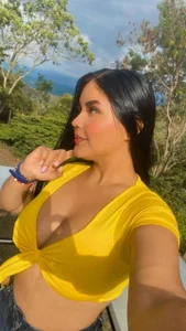 KeilyRoss Outdoor Pic 3