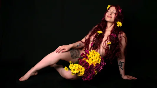 Julieta_RussellIn the paradise图片