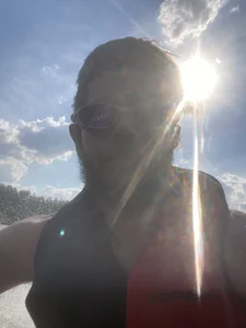 OlhoosclarosのOlha ele aíの 2枚の写真