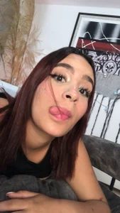 My name is Sophia by the way de Channel-Parker Foto 8