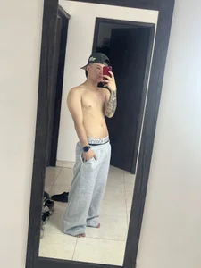 SkinnyfuckedVR lucas Bilde 3