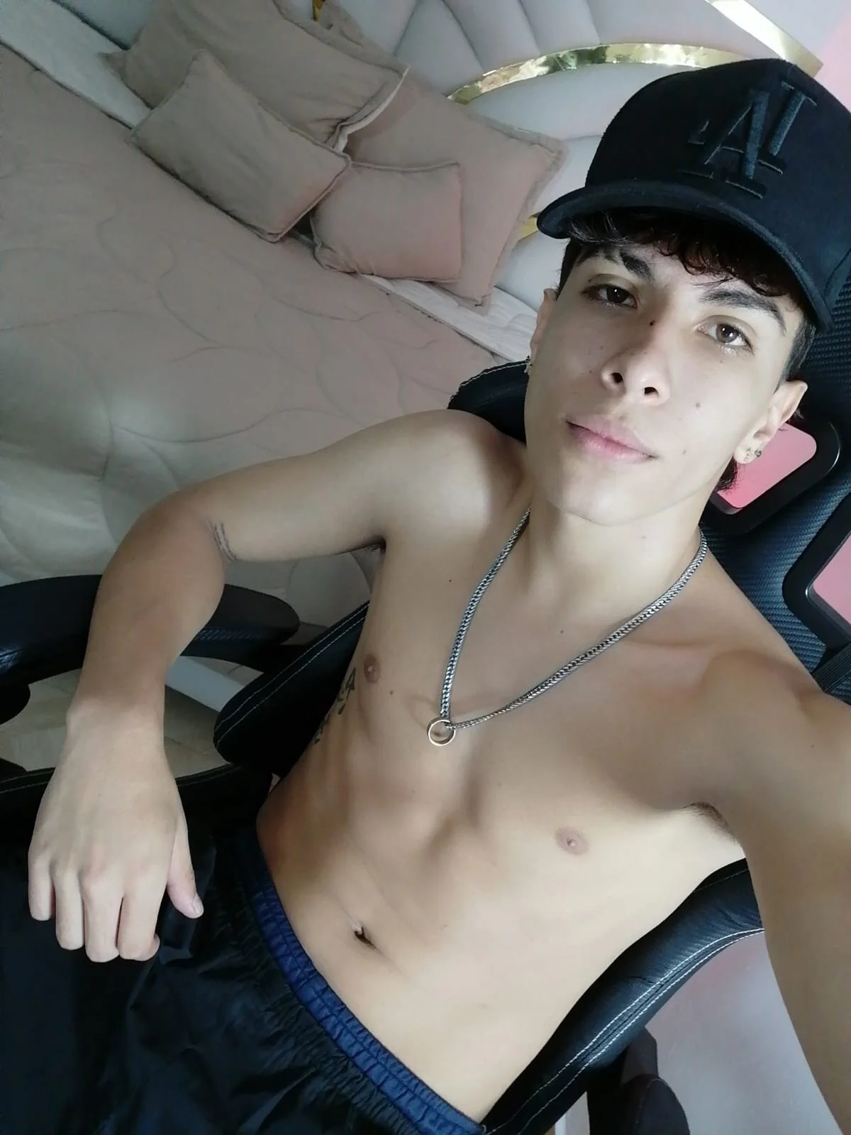 Ryaan_Stone 님의 트렌드 중인 사진  2977개