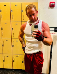 Public de FiftyShadez  4 Imagens