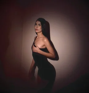 NiaSalvatore Spotlight. Pic 5