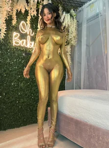 candy_beck Gold girl Pic 4