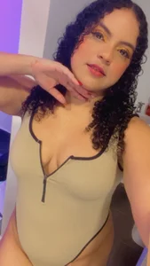 _Ashley_33 in my new room Pic 7