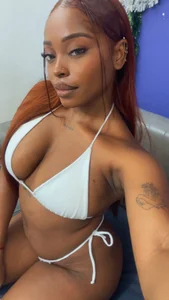 ShantalGomesのsome in white🤍🥰の 2枚の写真