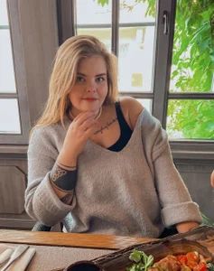 sinnamon_ Public  5টি ছবি