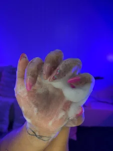 KendalMilleer Pleasure in your hands 😋 Gambar 5