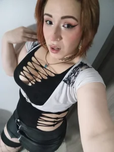 samanthaanderson_ the universe is in my favor Pic 2