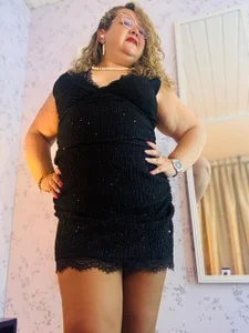 Martinacurvy_ Can i be your mistress? Pic