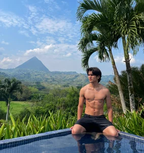 AXEL_OWEN its me Pic