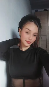 Emi_Glow Public Pic 2