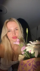 NaomiLayla Public รูป 