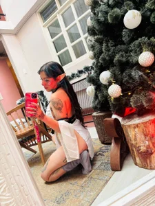 luxifer_666_ This is the first gift under the tree, want to know this Christmas how many I will receive Hình 5