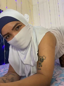 I'm alone and eager ... Do you come to play with me? 💦 de Falak-Yasin  2 Imagens